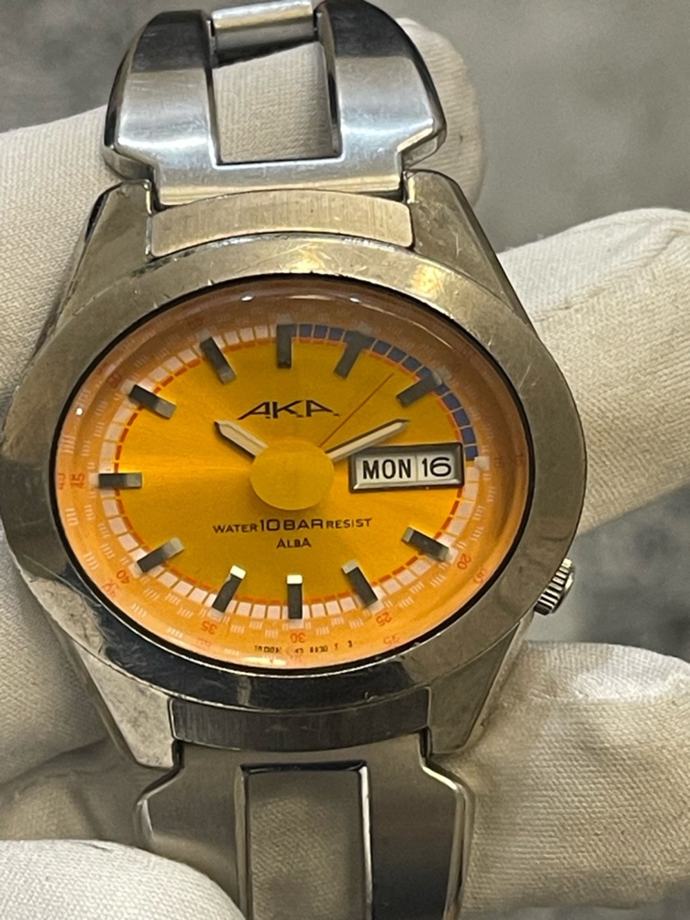 Vintage Seiko Alba AKA Oval Shape Racer Dial Japan Men's Quartz Watch V743-5A10 - Picture 6 of 16